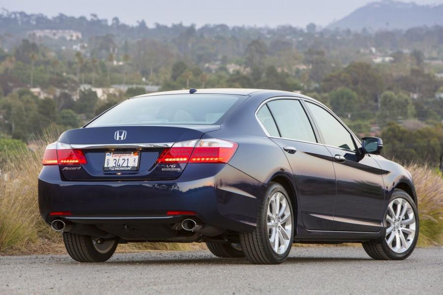  Honda Accord Touring Sedan 2013 года  (фото 18 из 19)